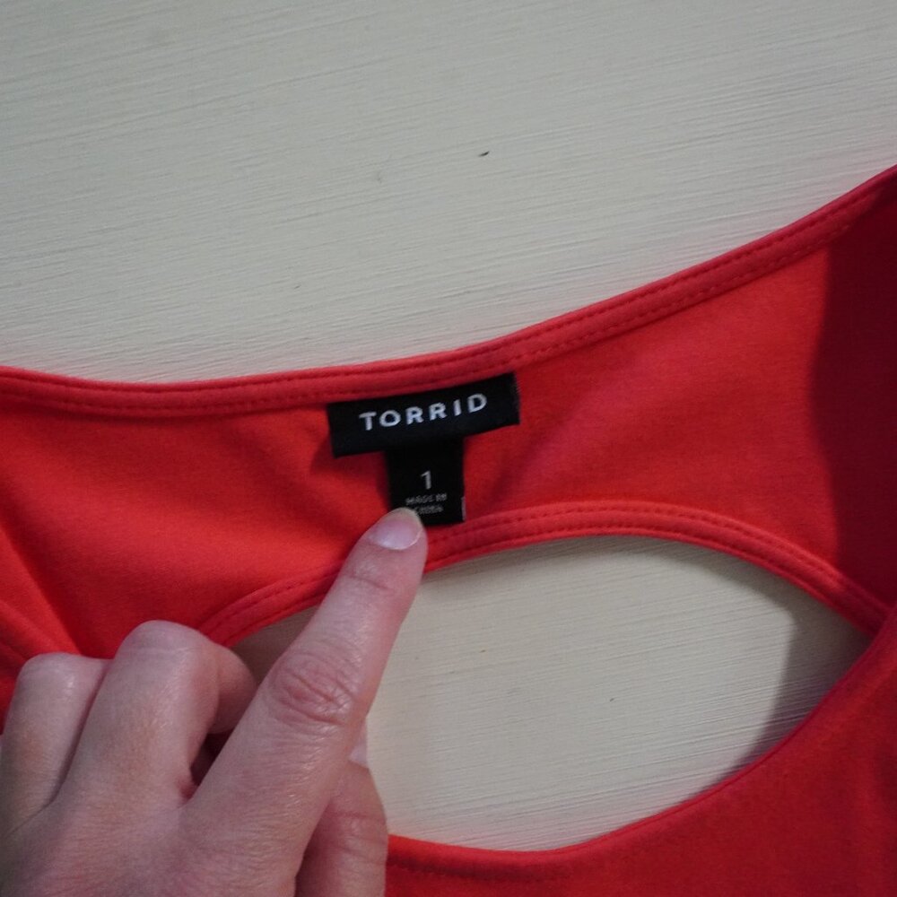 Torrid Red Sleeveless A-Line Dress Size 1X Back Cutout Exposed Gold Zipper - Picture 3 of 13